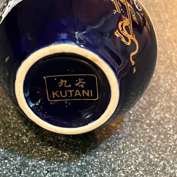 VTG Kutani Vase w/Flowers in Cobalt Blue w/Gold Trim 5 inch Tall Japan Mini Vase - Picture 5 of 7